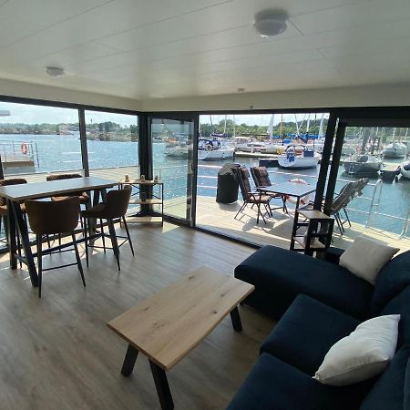 Urlaub Auf Dem Wasser Mit Einmaligen Ausblick - Well Hausboote Boltenhagen 10 Dış mekan fotoğraf