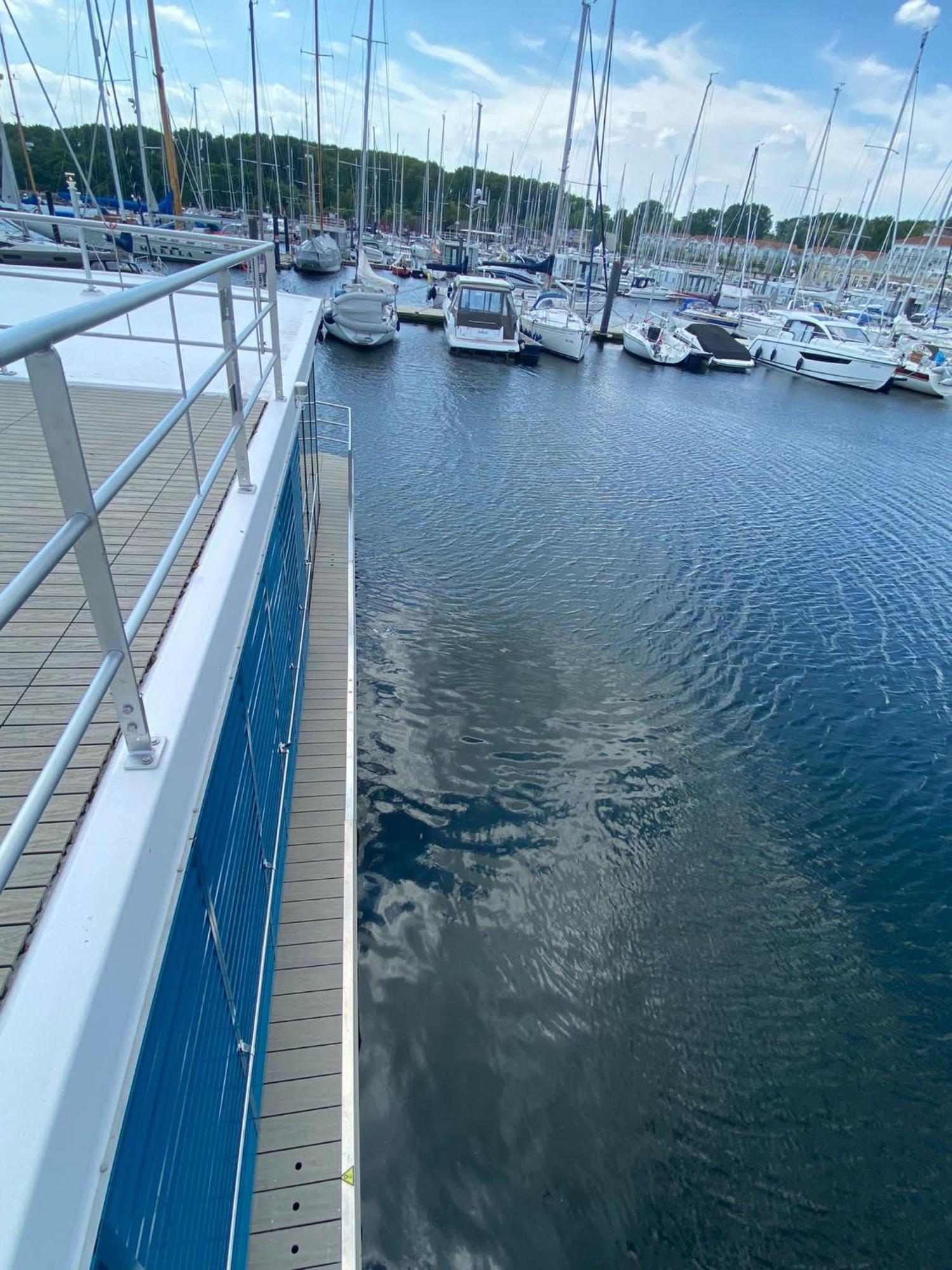 Urlaub Auf Dem Wasser Mit Einmaligen Ausblick - Well Hausboote Boltenhagen 10 Dış mekan fotoğraf